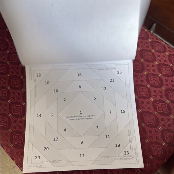 Pineapple Quilt Block Foundation Paper - Red and Green - Picture 3 of 7